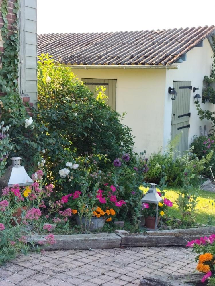 Le Clos Lauradiere Cormeilles  Екстер'єр фото